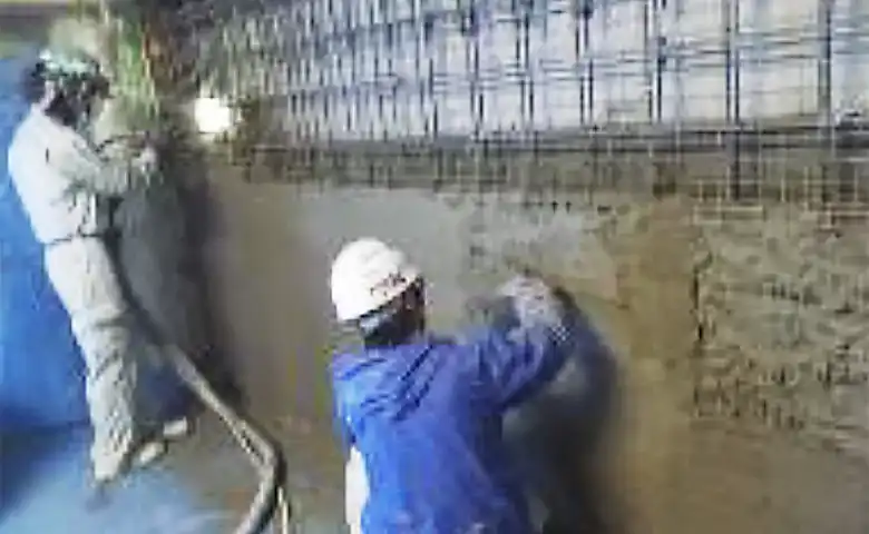 施工中